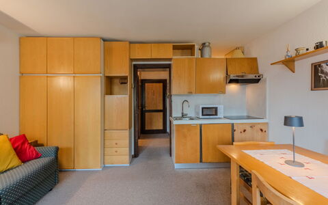 Presanella: Mobilia, Interior Design, Pavimentazione, Legna, Soffitto, Pavimento, Camera, Appartamento, Cucina, Cabinetry