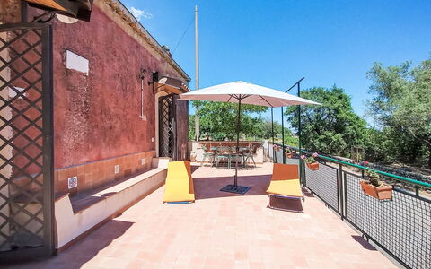 Il Giardino di Lara: Parete, Porta, Ferro, Balcone, Vaso Di Fiori, Brick, Sedia, Pianta Della Casa, Shade, Color Legno