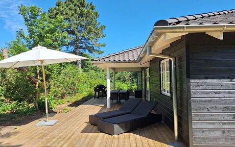 Ethil - 600M from the Sea: Legna, Tetto, Casa, Casa, Raccordo, Villetta, Portico, Mobili Da Esterno, Deck, Shade
