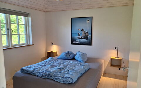 Ethil - 600M from the Sea: Pavimentazione, Pavimento, Mobilia, Legna, Camera Da Letto, Interior Design, Pavimento In Legno, Letto, Lenzuolo, Bedding