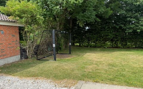 Eeske - 4Km from the Sea: Arbusto, Giardino, Prato, Shade, Backyard, Landscaping, Cortile, Recinzione, Driveway