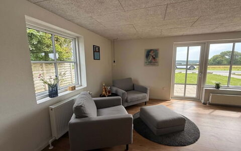 Eeske - 4Km from the Sea: Pavimentazione, Pavimento, Legna, Interior Design, Soffitto, Camera, Mobilia, Casa, Appartamento, Soggiorno