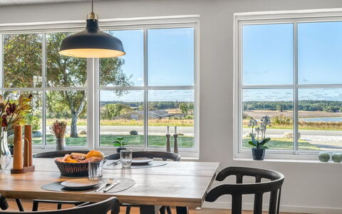 Eeske - 4Km from the Sea: Mobilia, Legna, Interior Design, Pavimentazione, Tavolo, Cucina & Sala Da Pranzo Tavolo, Pavimento, Soffitto, Sedia, Sala Da Pranzo