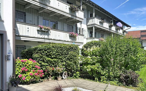 Oberaudorf 300: Arbusto, Casa, Zona Residenziale, Casa, Giardino, Shade, Cortile, Cortile, Vaso Di Fiori