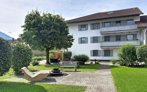 Bergzeit: Erba, Finestra, Zona Residenziale, Casa, Casa, Arbusto, Lotto, Giardino, Groundcover