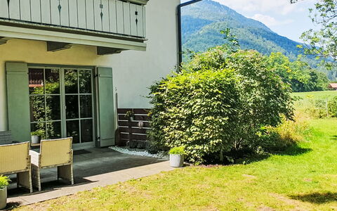 Bergzeit: Verde, Arbusto, Casa, Casa, Giardino, Shade, Villetta, Cortile, Prato, Landscaping