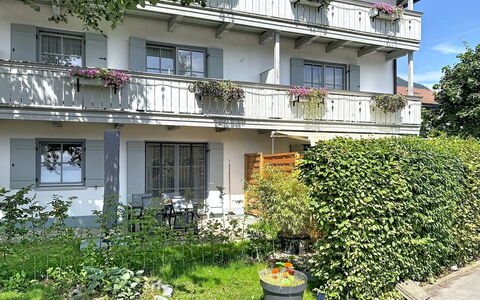 Oberaudorf 300: Arbusto, Casa, Zona Residenziale, Casa, Giardino, Shade, Cortile, Cortile, Vaso Di Fiori