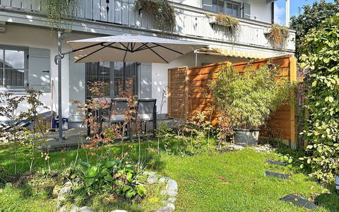 Oberaudorf 300: Arbusto, Casa, Zona Residenziale, Casa, Giardino, Shade, Cortile, Cortile, Vaso Di Fiori