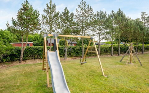 Clea - 250M to the Fjord: Attrezzatura Giochi All'Aperto, Campo Da Giuoco, Spazio Pubblico, Terreno Di Gioco, Scivolo, Shade, Giardino, Parco, Landscaping, Swing