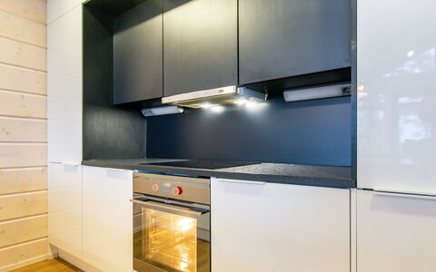 Kuhmoinen 642: Pavimentazione, Legna, Interior Design, Cucina, Elettrodomestico Da Cucina, Cabinetry, Controsoffitto, Pavimento, Apparecchio Major, Soffitto