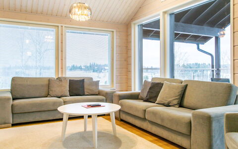 Kuhmoinen 642: Divano, Interior Design, Mobilia, Pavimentazione, Soggiorno, Legna, Pavimento, Camera, Soffitto