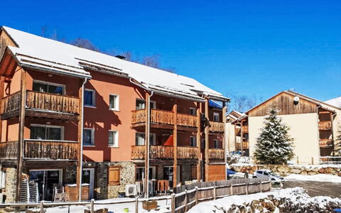 Ax-Les-Thermes 605: Arbusto, Giardino, Zona Residenziale, Comunita 'Impianto, Lotto, Groundcover, Landscaping, Backyard, Cortile