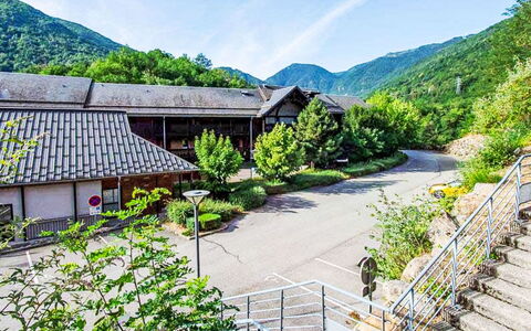 Ax-Les-Thermes 605: Arbusto, Giardino, Zona Residenziale, Comunita 'Impianto, Lotto, Groundcover, Landscaping, Backyard, Cortile