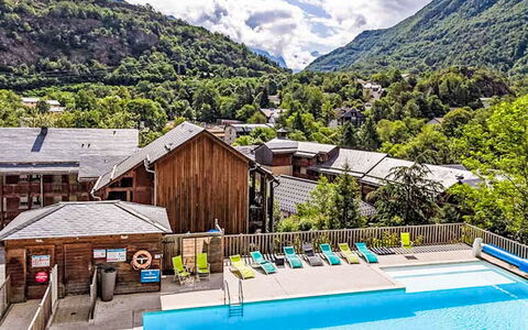 Ax-Les-Thermes 605: Arbusto, Giardino, Zona Residenziale, Comunita 'Impianto, Lotto, Groundcover, Landscaping, Backyard, Cortile