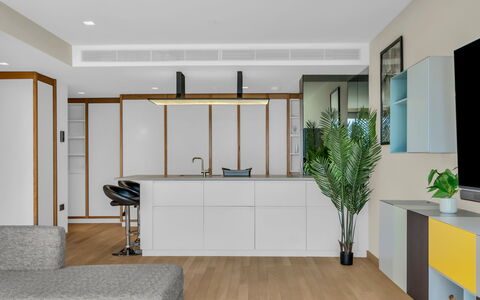 Stratford Loft: Arbusto, Giardino, Zona Residenziale, Comunita 'Impianto, Lotto, Groundcover, Landscaping, Backyard, Cortile