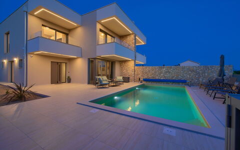 Art Villa Sansa: Arbusto, Giardino, Zona Residenziale, Comunita 'Impianto, Lotto, Groundcover, Landscaping, Backyard, Cortile