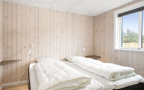 Merita - 600M from the Sea: Parete, Legna, Soffitto, Camera Da Letto, Pavimento, Pavimentazione, Interior Design, Letto, Lenzuolo, Bedding