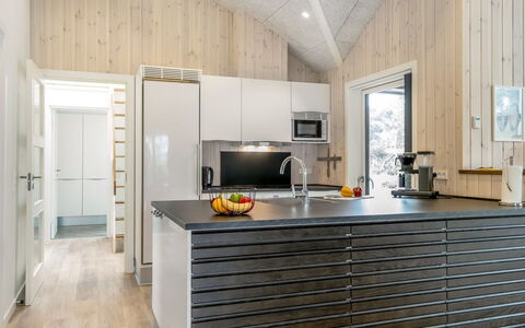 Merita - 600M from the Sea: Legna, Cucina, Soffitto, Pavimentazione, Interior Design, Elettrodomestico Da Cucina, Controsoffitto, Apparecchio Major, Casa, Elettrodomestico