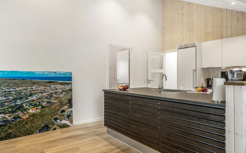 Merita - 600M from the Sea: Pavimentazione, Legna, Interior Design, Soffitto, Pavimento, Pavimento In Legno, Mobilia, Camera, Pavimento Laminato, Cucina