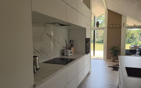 Tameran - from the Sea: Pavimentazione, Interior Design, Legna, Pavimento, Controsoffitto, Mobilia, Cucina, Cabinetry, Soffitto, Pavimento In Legno