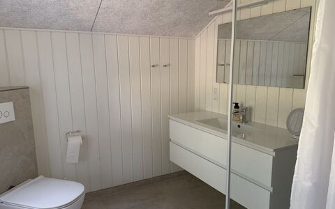 Tameran - from the Sea: Idraulico Fixture, Pavimentazione, Pavimento, Legna, Bagno, Lavello, Mobiletto Del Bagno, Interior Design, Idraulico, Rubinetto