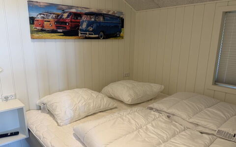 Tameran - from the Sea: Camera Da Letto, Legna, Lenzuolo, Letto, Bedding, Pavimento, Interior Design, Pavimentazione, Telaio Del Letto, Mobilia