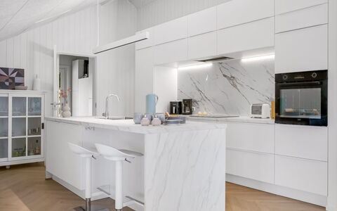 Tameran - from the Sea: Cucina, Pavimentazione, Interior Design, Controsoffitto, Legna, Mobilia, Elettrodomestico Da Cucina, Pavimento, Cabinetry, Soffitto