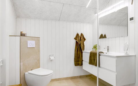 Tameran - from the Sea: Pavimentazione, Pavimento, Idraulico Fixture, Idraulico, Piastrella, Bagno, Gabinetto, Marmo, Lavello