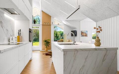 Tameran - from the Sea: Cucina, Legna, Pavimentazione, Controsoffitto, Interior Design, Pavimento, Mobilia, Soffitto, Elettrodomestico Da Cucina, Pavimento In Legno