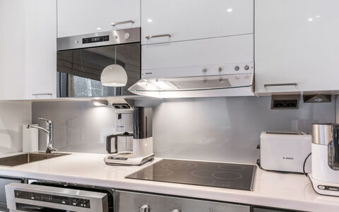 Golfarinkunnas 6B: Elettrodomestico Da Cucina, Cucina, Controsoffitto, Apparecchio Major, Elettrodomestico, Cabinetry, Cucina Stufa, Interior Design, Stufa, Piccolo Apparecchio