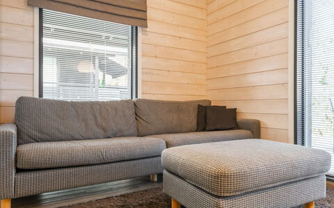 Golfarinkunnas 6B: Mobilia, Pavimentazione, Legna, Interior Design, Divano, Pavimento, Soggiorno, Pavimento In Legno, Marrone