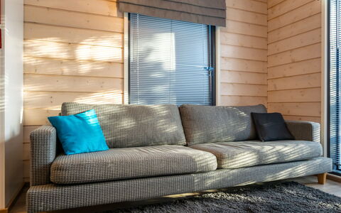 Golfarinkunnas 9A: Mobilia, Interior Design, Legna, Divano, Pavimentazione, Tessile, Soggiorno, Pavimento, Lancia Cuscino, Camera