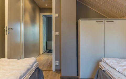 Golfarinkunnas 9B: Interior Design, Legna, Camera Da Letto, Pavimentazione, Letto, Pavimento, Soffitto, Telaio Del Letto, Lenzuolo, Bedding