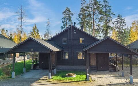 Golfarinkunnas 9D: Casa, Casa, Tetto, Villetta, Raccordo, Zona Residenziale, Driveway, Edifici Giardino, Cortile, Log Cabin