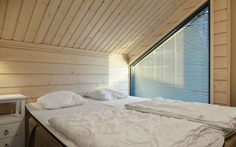 Golfarinkunnas 9E: Legna, Soffitto, Camera Da Letto, Latifoglie, Color Legno, Illuminazione Diurna, Letto, Log Cabin, Per Finestre, Bedding