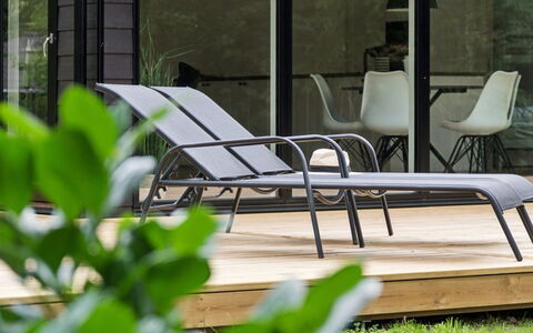 Deik - 1Km from the Sea: Mobili Da Esterno, Mobilia, Lettino, Shade, Sedia, Giardino, Design, Latifoglie, Sedia A Sdraio