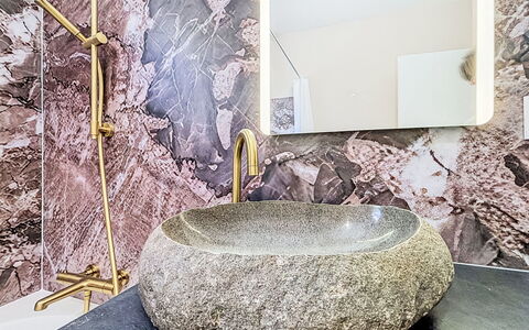 Gîte de la Grée: Idraulico Fixture, Interior Design, Bagno, Rubinetto, Lavello, Idraulico, Specchio, Ceramica, Lavandino Del Bagno, Materiali Naturali