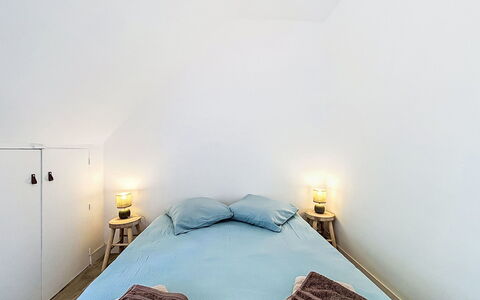 Gîte de la Grée: Interior Design, Pavimentazione, Pavimento, Camera Da Letto, Parete, Legna, Letto, Soffitto, Lenzuolo, Camera