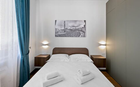La Piazza Grand Vista Suite: Interior Design, Pavimento, Appartamento, Camera Da Letto, Illuminazione Diurna, Letto, Hotel, Bedding, Telaio Del Letto