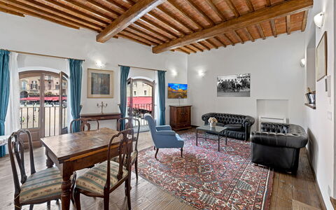 La Piazza Grand Vista Suite: Parete, Interior Design, Appartamento, Soffitto, Mobilia, Soggiorno, Cornice, Divano, Dipingere