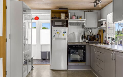 Agla - 350M from the Sea: Elettrodomestico Da Cucina, Cucina, Apparecchio Major, Controsoffitto, Elettrodomestico, Frigorifero, Pavimentazione, Legna, Interior Design, Cabinetry
