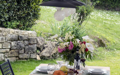 Casa Pernice: Mobilia, Tavolo, Tavola, Sedia, Tavolo Esterno, Mobili Da Esterno, Cucina & Sala Da Pranzo Tavolo, Ristorante, Shade, Giardino