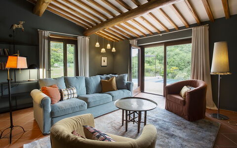 Casa Pernice: Mobilia, Interior Design, Divano, Parete, Pavimentazione, Legna, Pavimento, Tavolo, Soggiorno, Camera