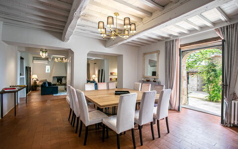 Casa All'Erta: Mobilia, Interior Design, Parete, Pavimentazione, Legna, Tavolo, Sedia, Soffitto, Sala Da Pranzo, Cucina & Sala Da Pranzo Tavolo