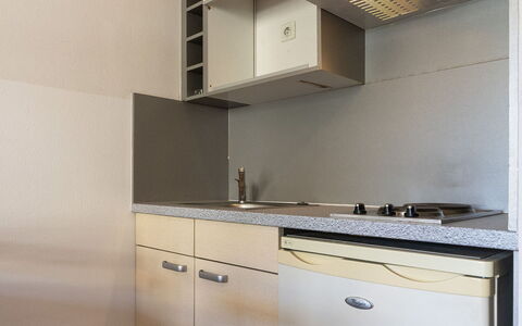 Virginia: Cucina, Controsoffitto, Cabinetry, Elettrodomestico Da Cucina, Interior Design, Lavandino Della Cucina, Apparecchio Major, Pavimentazione, Camera, Idraulico Fixture