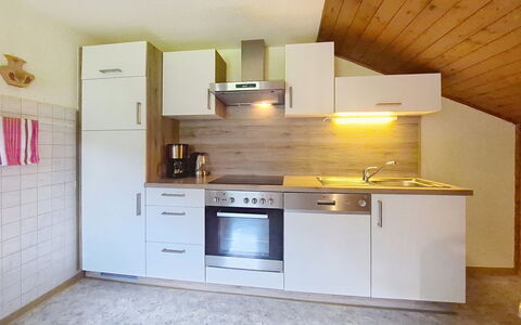 Brandnerhof: Cucina, Elettrodomestico Da Cucina, Pavimentazione, Controsoffitto, Legna, Interior Design, Cabinetry, Apparecchio Major, Mobilia, Pavimento