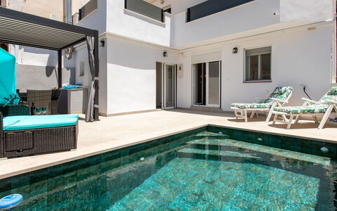 Alta: Piscina, Materiale Composito, Ricorrere, Mobili Da Esterno, Shade, Estate, Sedia, Eco Hotel, Villa, Hotel