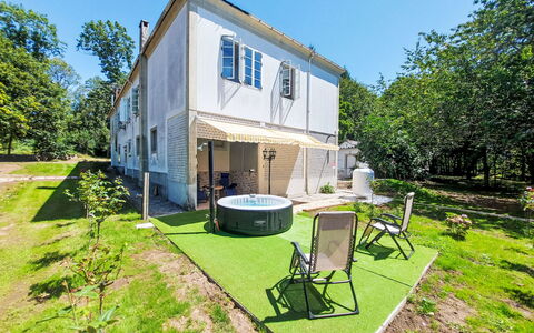 Pizarra: Casa, Casa, Zona Residenziale, Arbusto, Villetta, Estate, Giardino, Backyard, Cortile, Landscaping