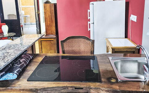 Pizarra: Pavimentazione, Legna, Mobilia, Interior Design, Pavimento, Apparecchio Major, Elettrodomestico Da Cucina, Controsoffitto, Cucina, Illuminazione