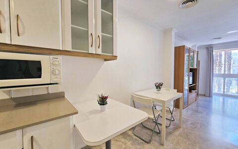 Apartamento Alba 1: Mobilia, Interior Design, Pavimentazione, Legna, Pavimento, Controsoffitto, Cucina, Camera, Cabinetry, Soffitto